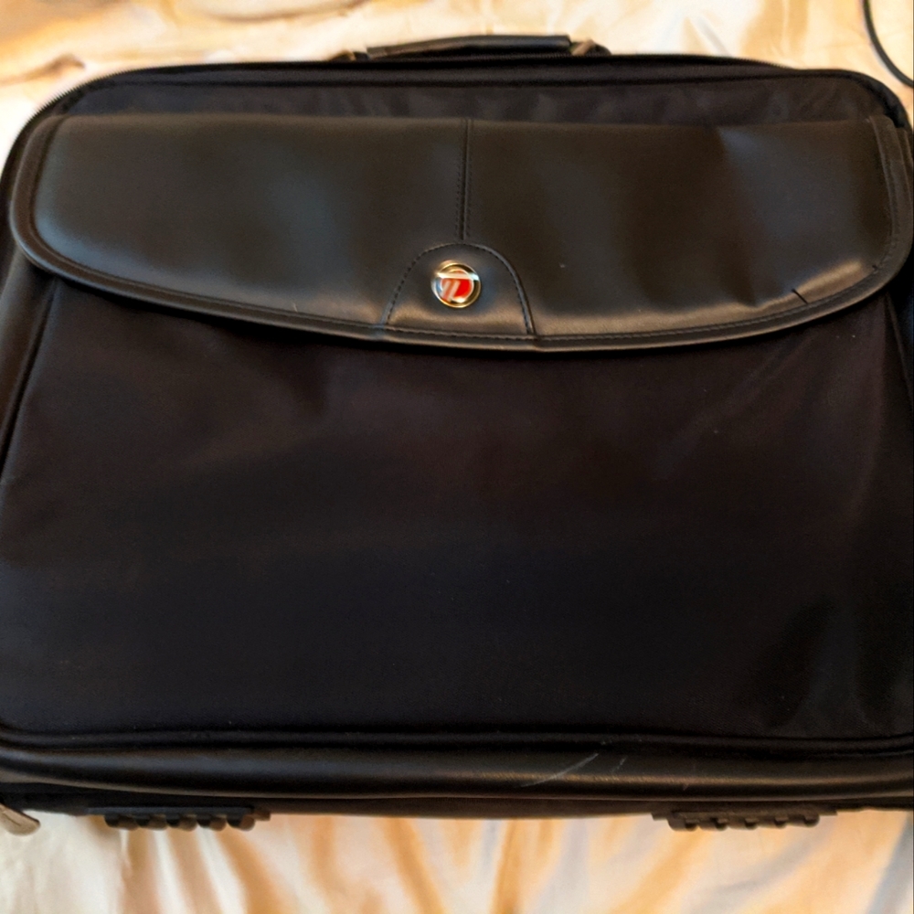 Targus Laptop Briefcase Carrier w/ Shoulder Strap